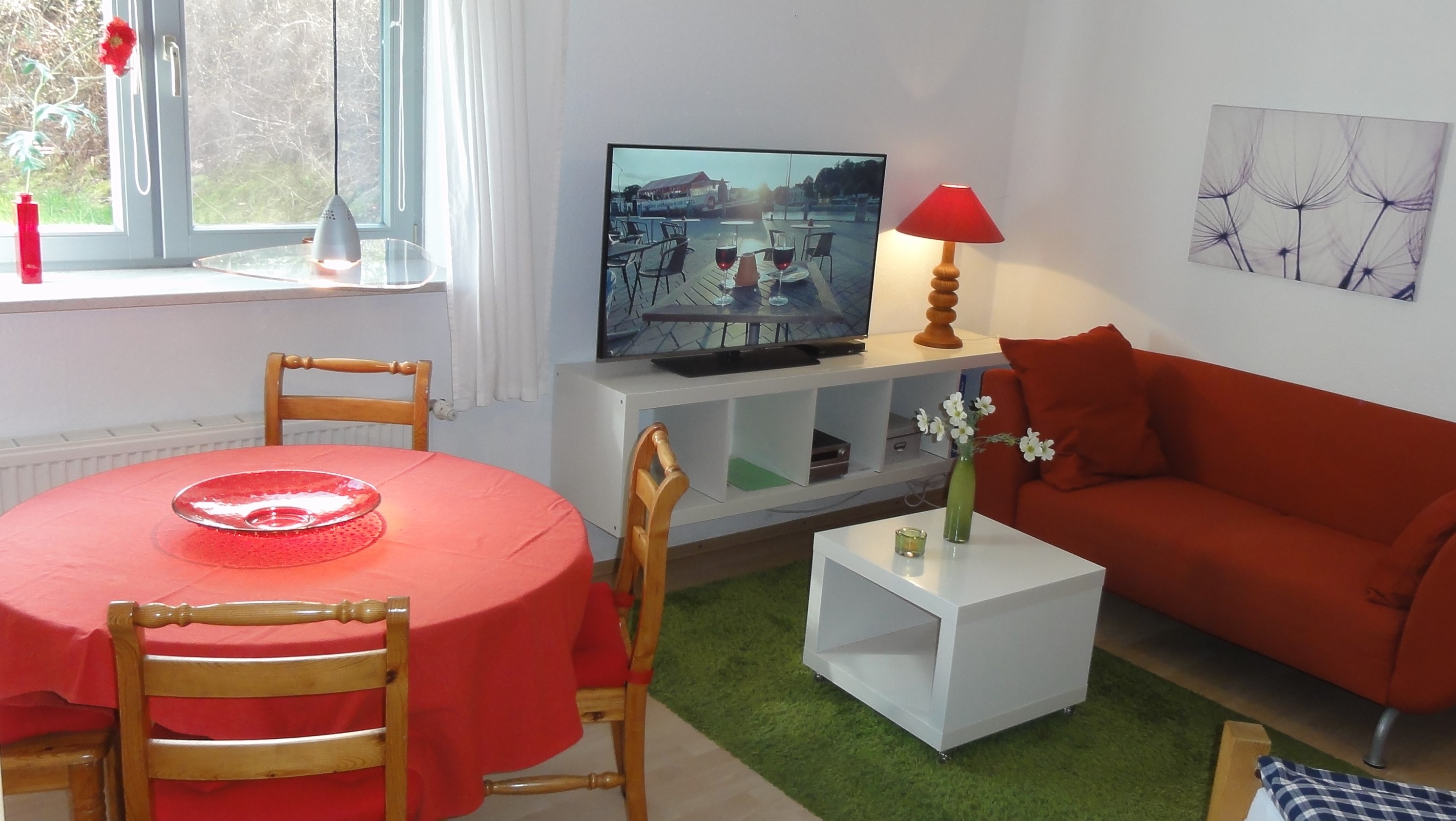 Groes Zimmer Esstisch und Sitzecke