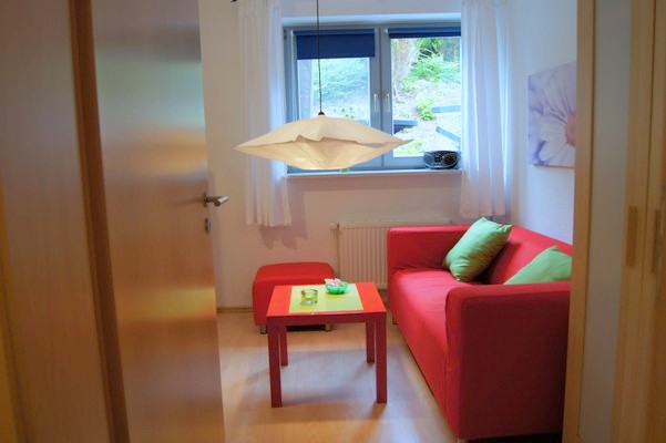 Sitzecke und Fenster zur Auenterrasse